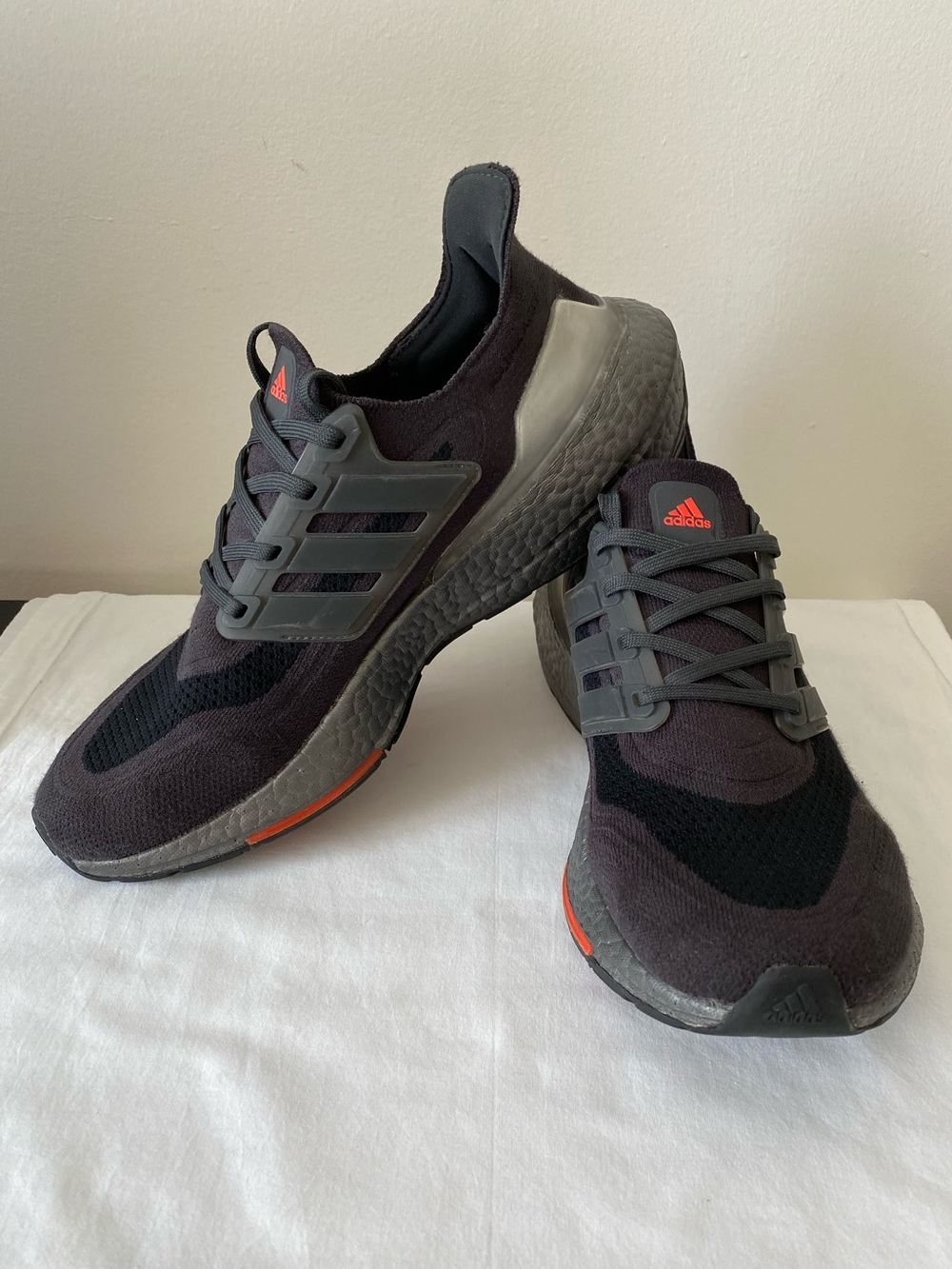 Adidas Ultraboost Black & carbon with a distinct silver heel